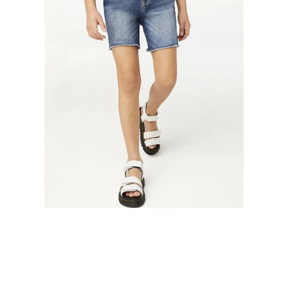 NWT size 8 girl’s above the knee denim shortsCasual 5 pocket frayed hem mid